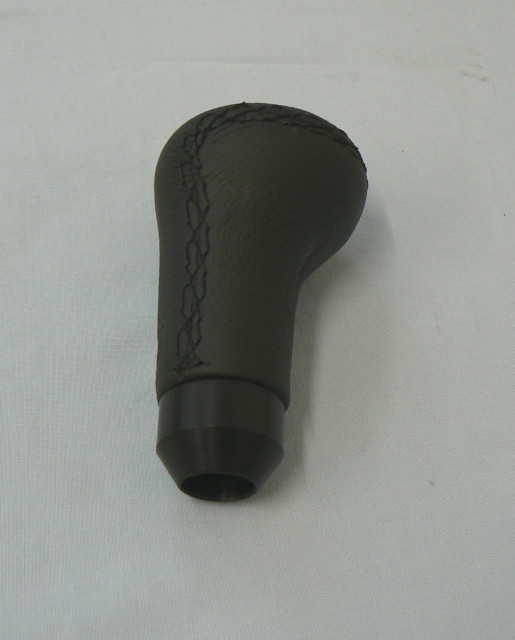 SJ100F0001 GEAR KNOB (MOMO)