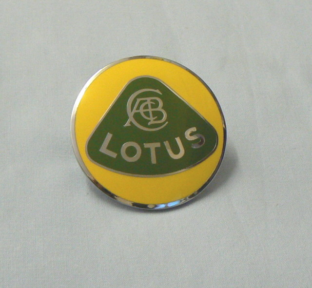 X026b0269z (026b0269) Nose Badge Green Yellow